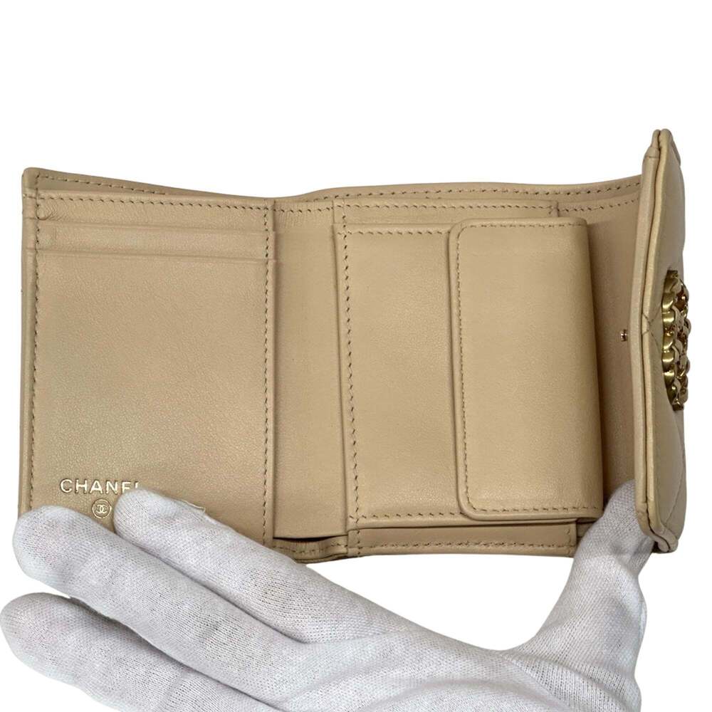 CHANEL Cream Lambskin Leather Logo Wallet - Picture 4 of 12